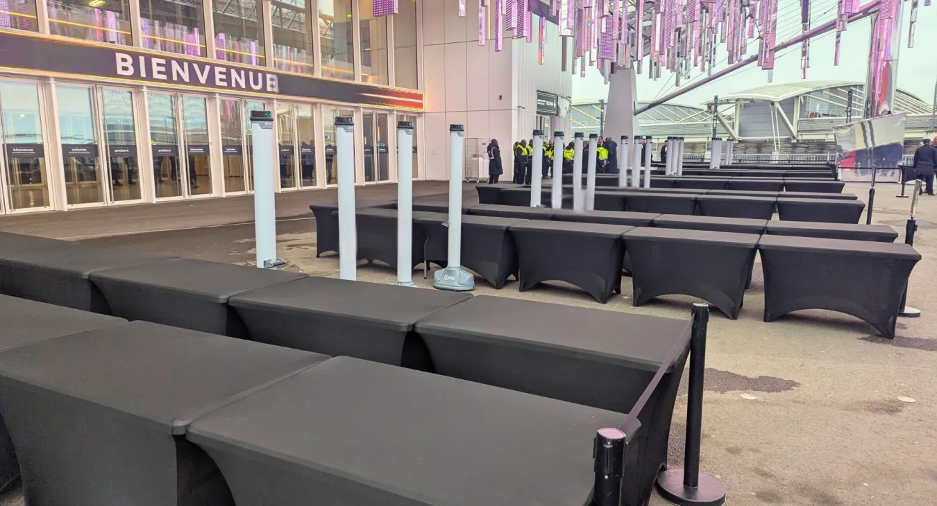 Installations de 15 portiques de sécurité détecteurs de métaux OPEN GATE