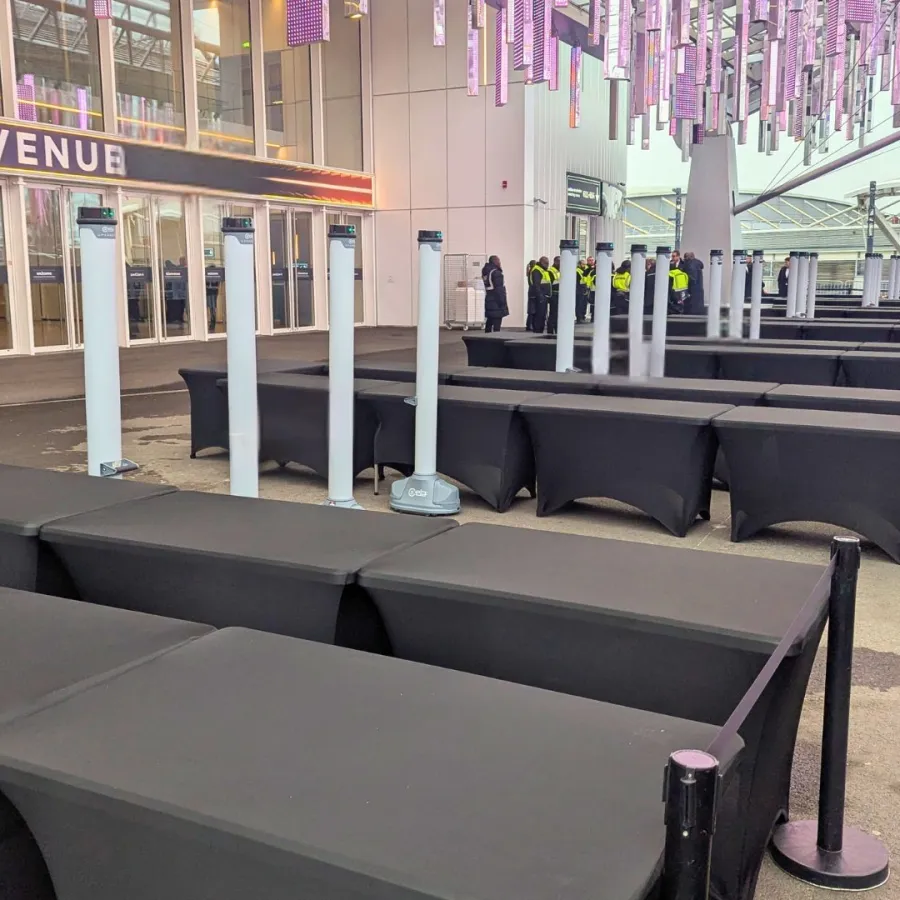 Installations de 15 portiques de sécurité détecteurs de métaux OPEN GATE